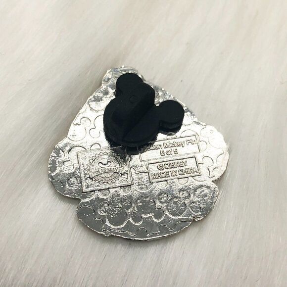 🔮 5/$25 Disney Duffy the Bear Aladdin Hat Pin - Picture 3 of 3